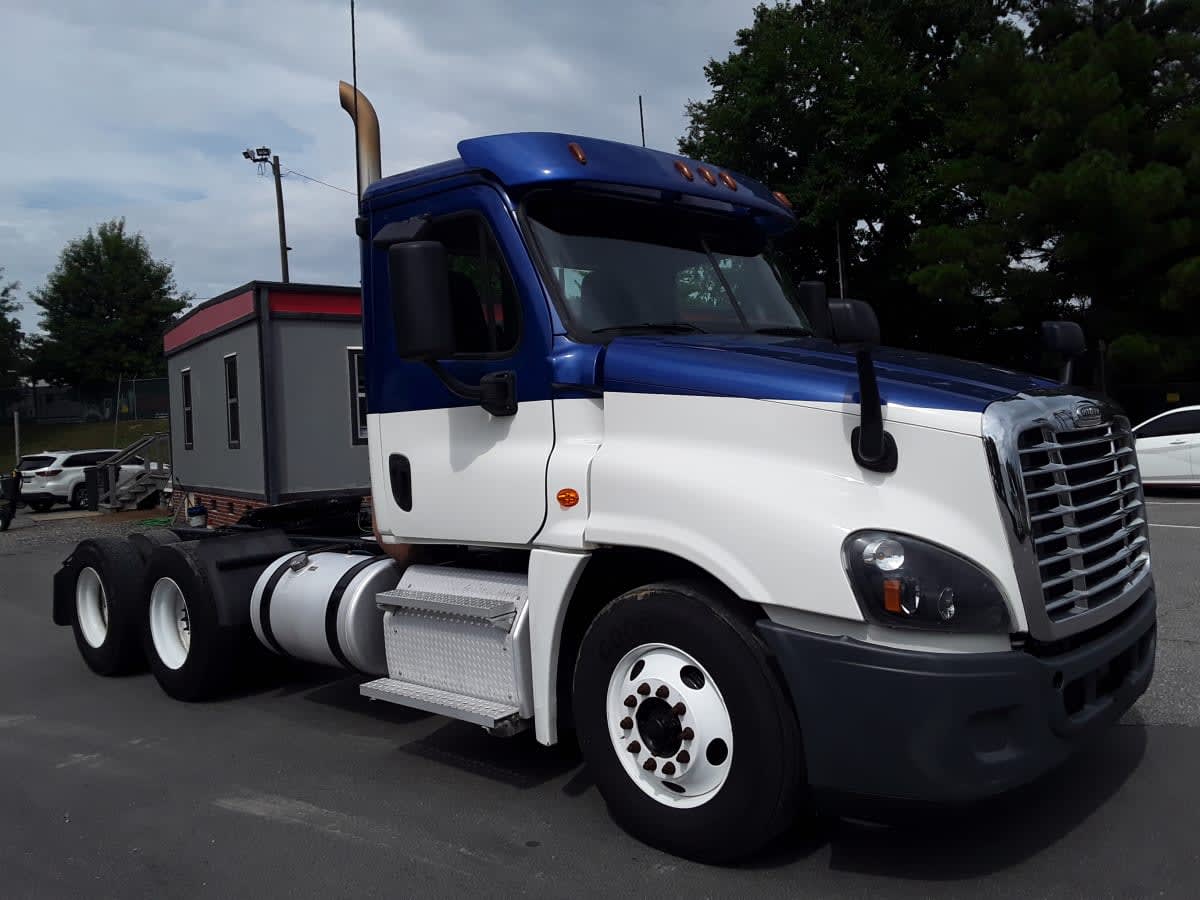 2020 Freightliner Cascadia in Charlotte, NC — photo 3