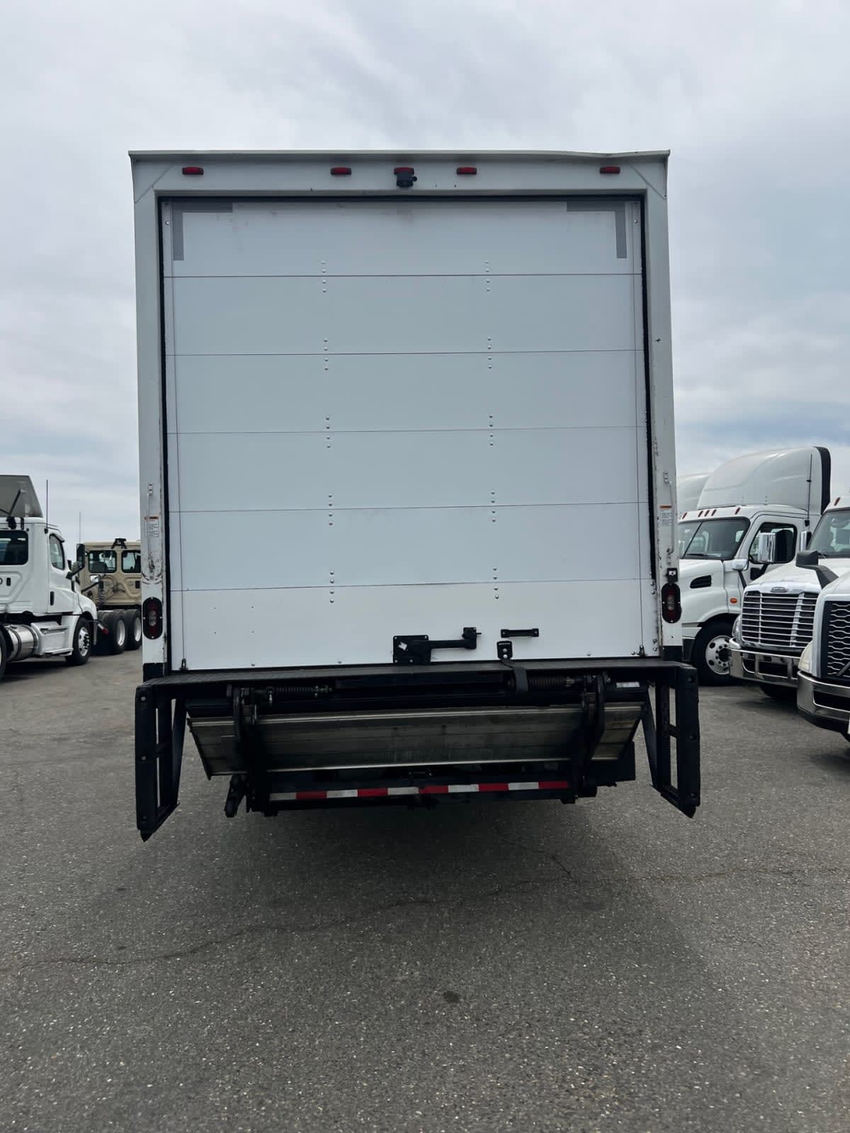 2019 Freightliner/Mercedes M2 106 875223