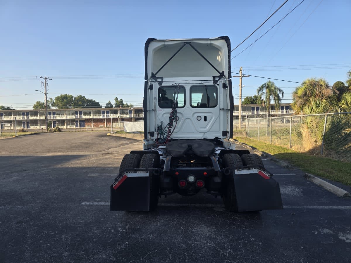 2020 Freightliner Cascadia in Tampa, FL — photo 5