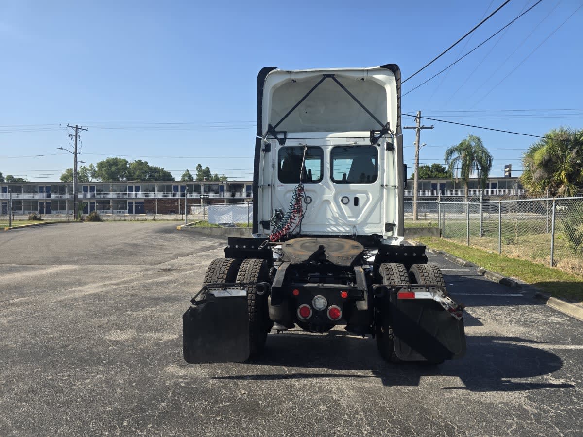 2020 Freightliner Cascadia in Tampa, FL — photo 5