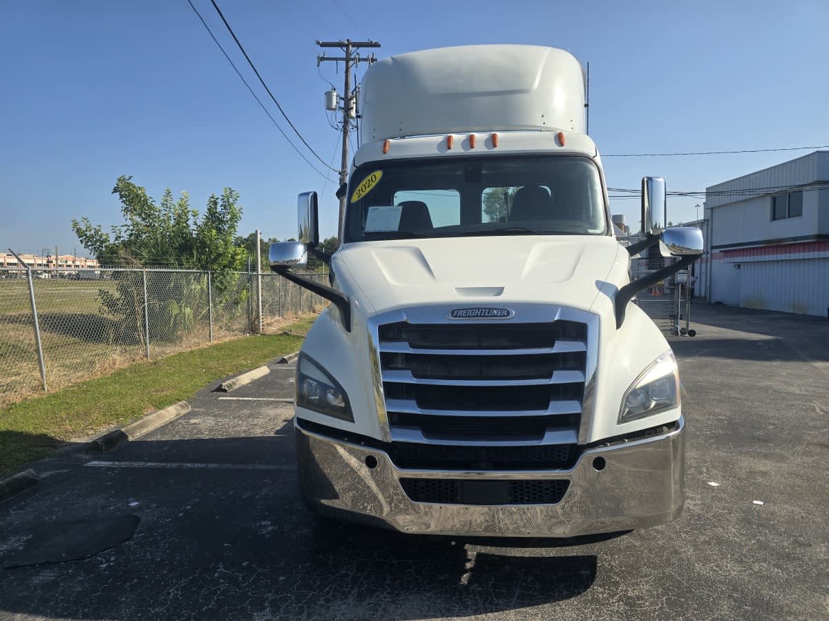 2020 Freightliner Cascadia in Tampa, FL — photo 2