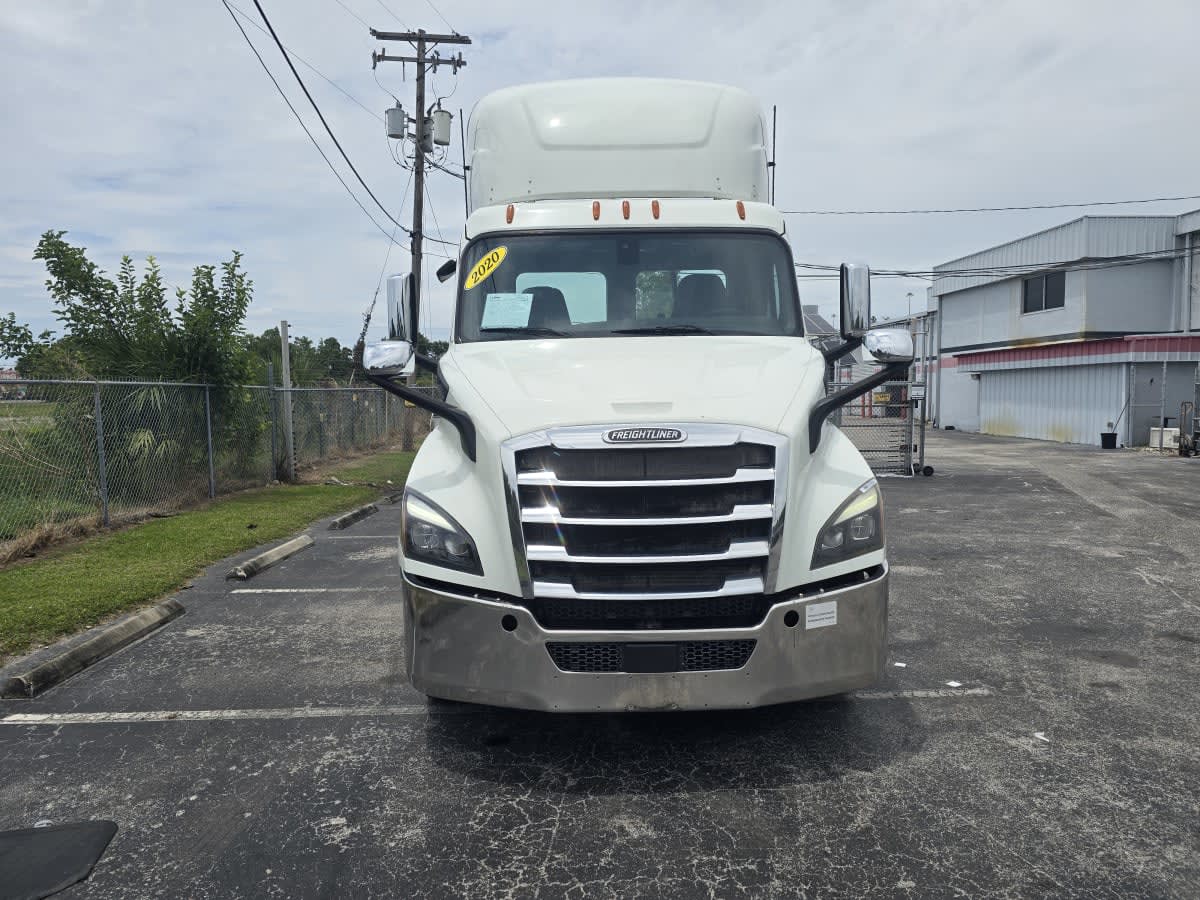 2020 Freightliner Cascadia in Tampa, FL — photo 2