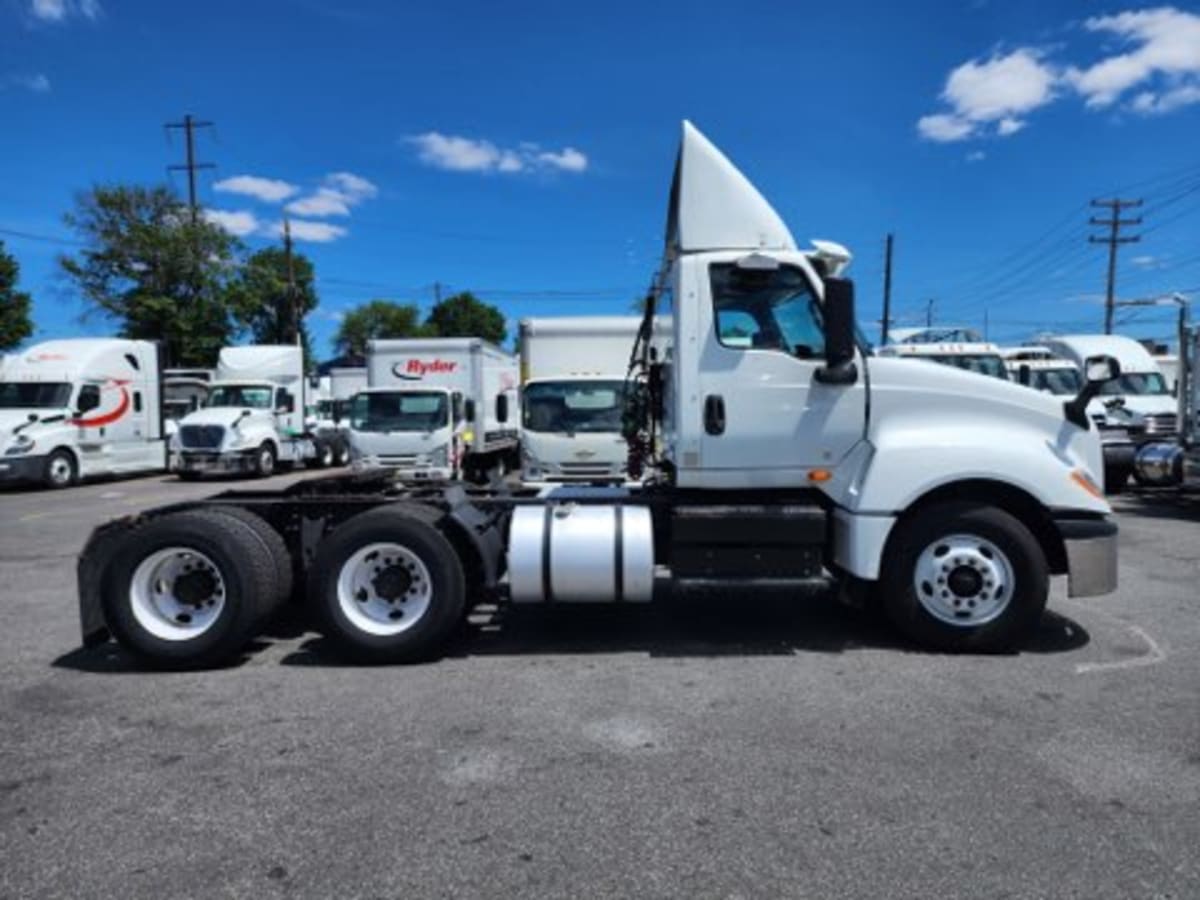 2019 International - image 9