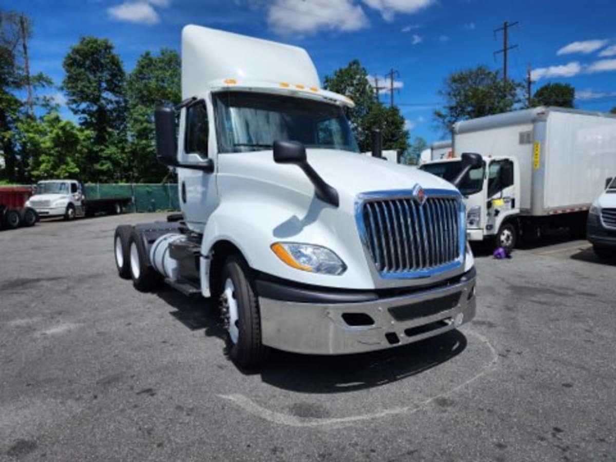 2019 International - image 3