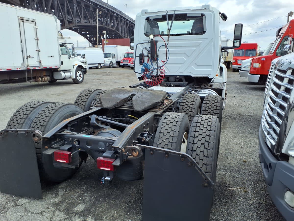 2019 Navistar International LT625 DAYCAB T/A 875276