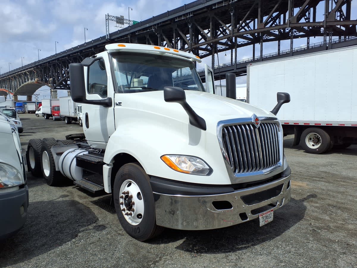 2019 Navistar International LT625 DAYCAB T/A 875276