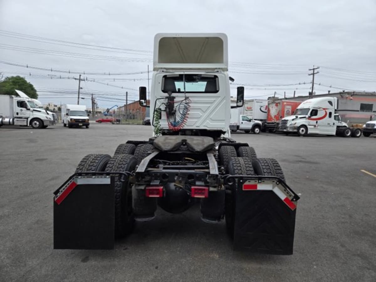 2019 International - image 5