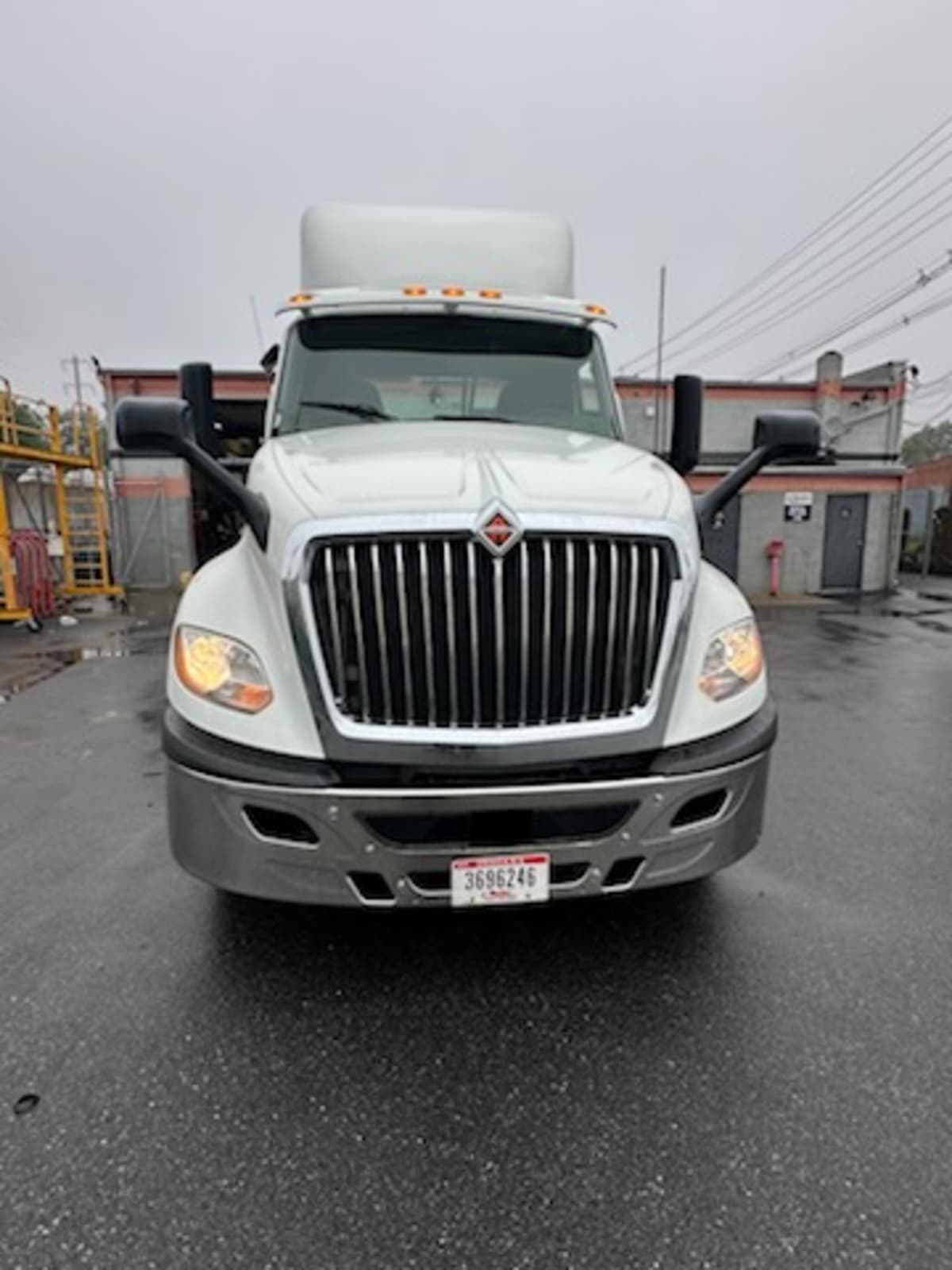 2019 International - image 2