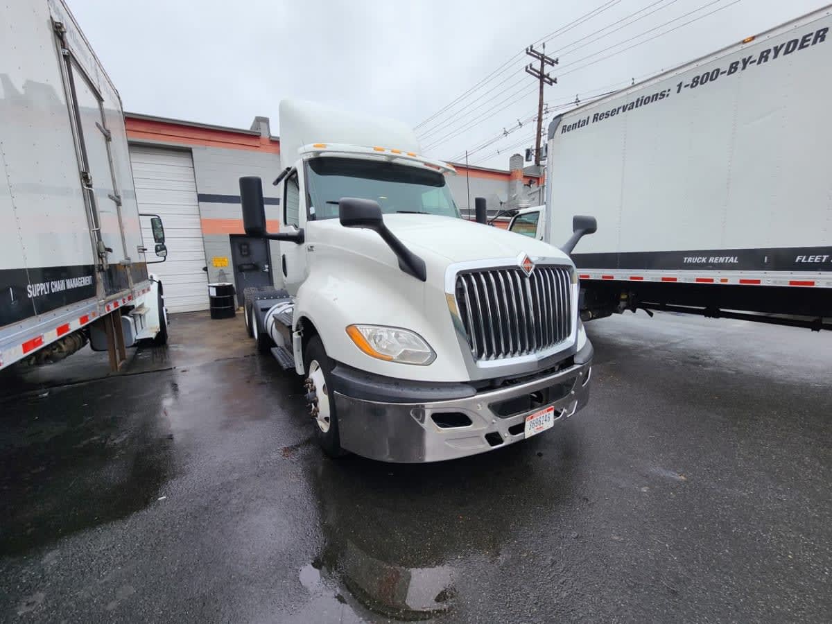 2019 International - image 3