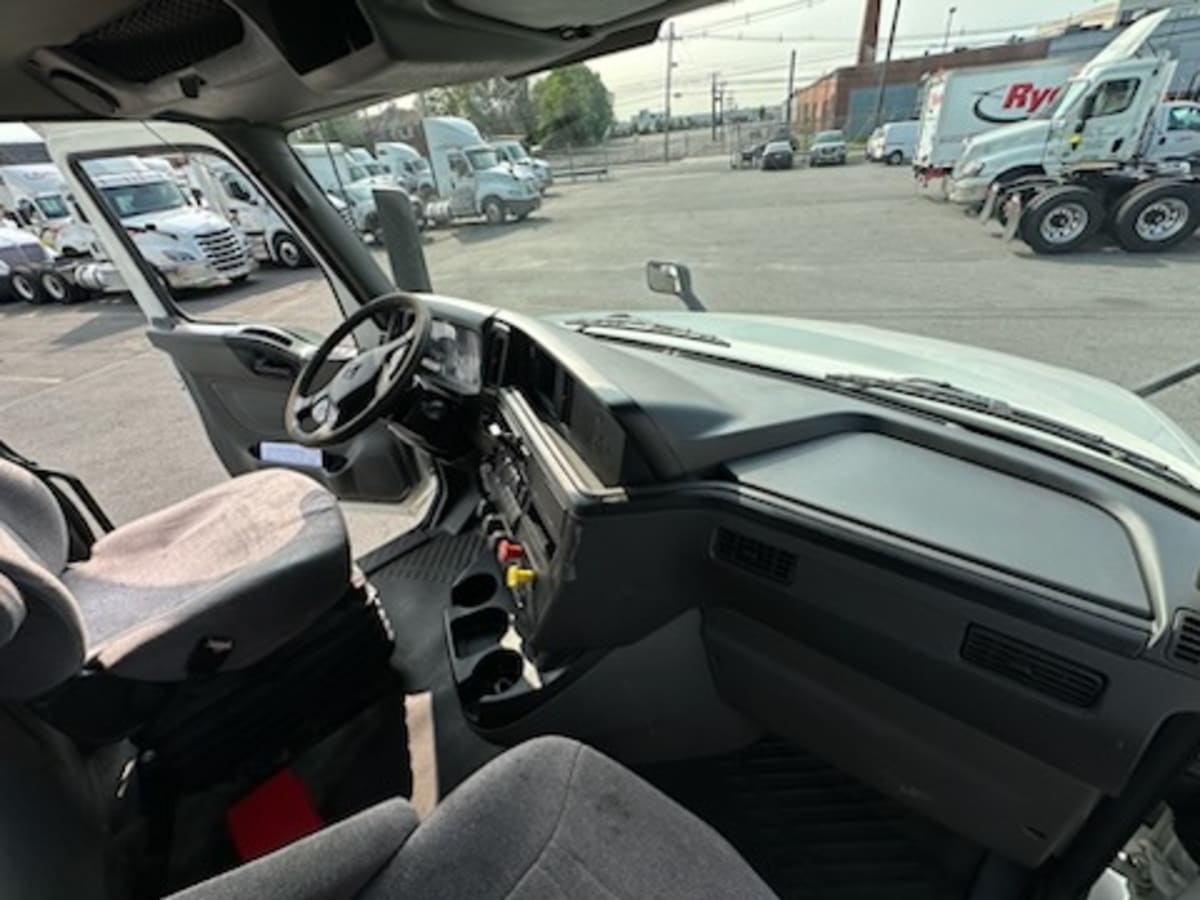 2019 International - image 11