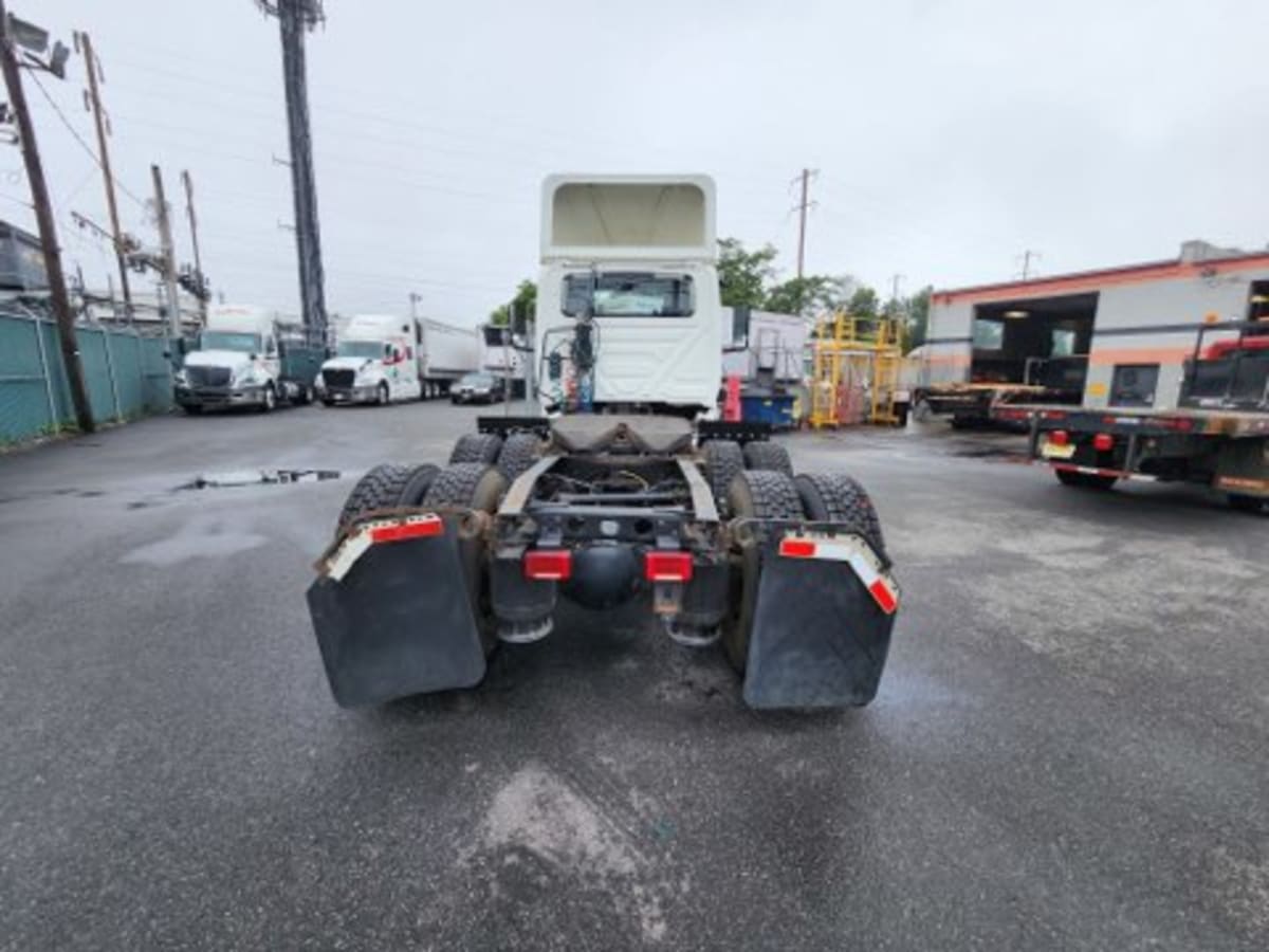 2019 International - image 5