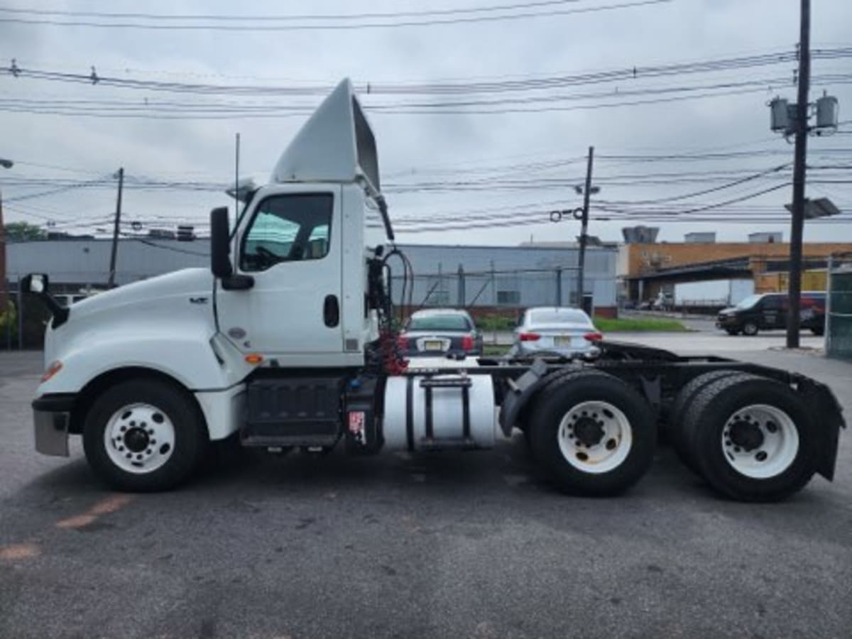 2019 International - image 9