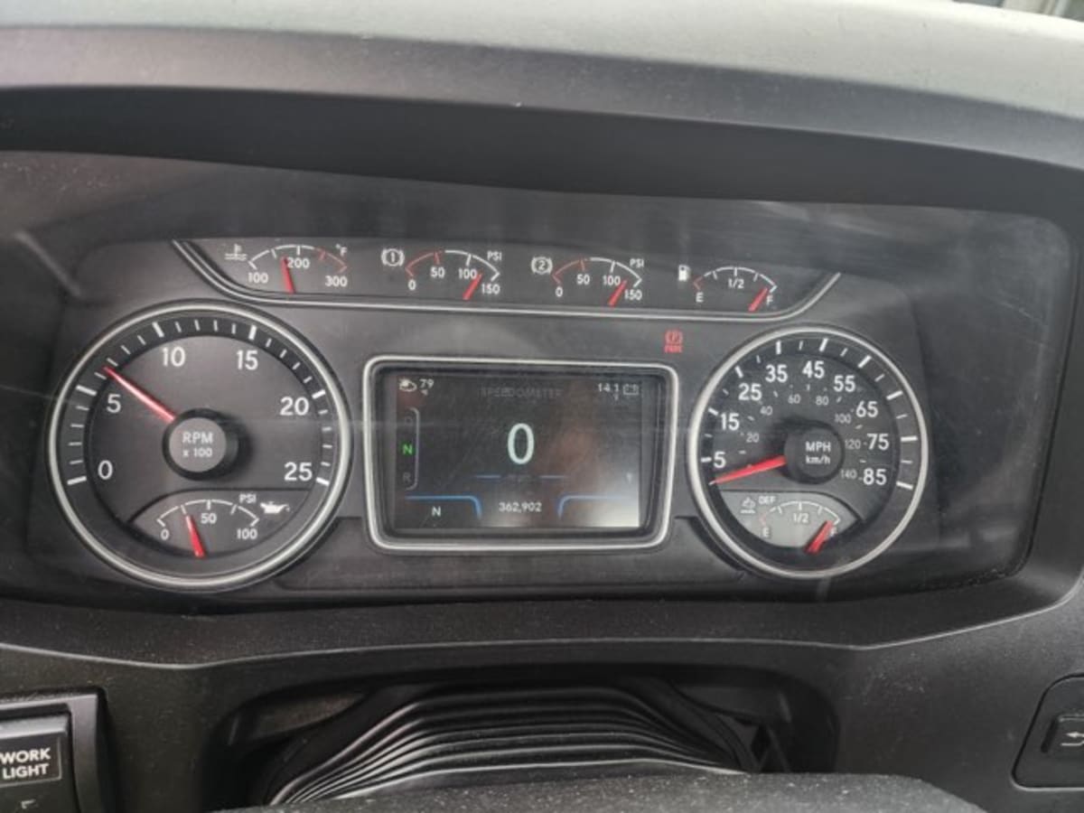 2019 International - image 11