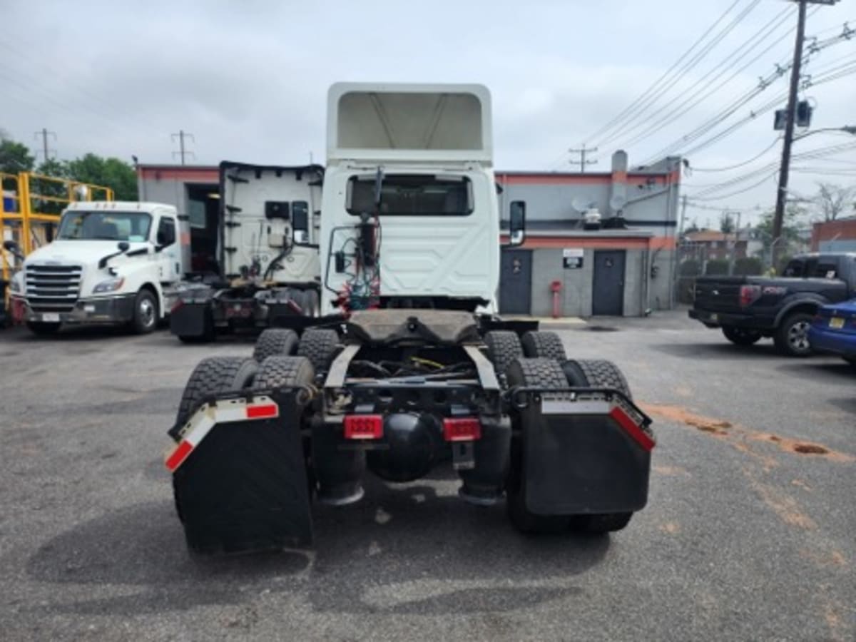 2019 International - image 5