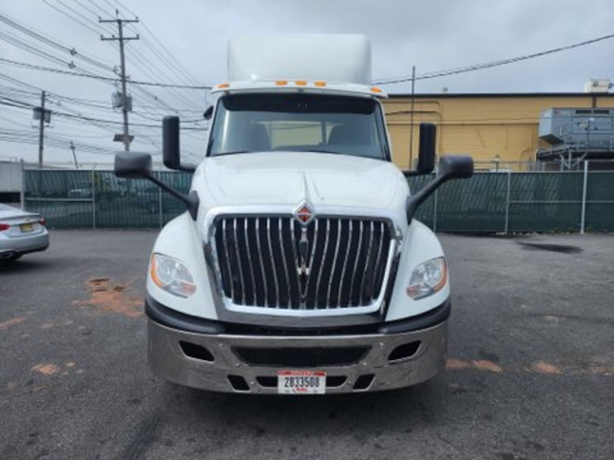 2019 International - image 2