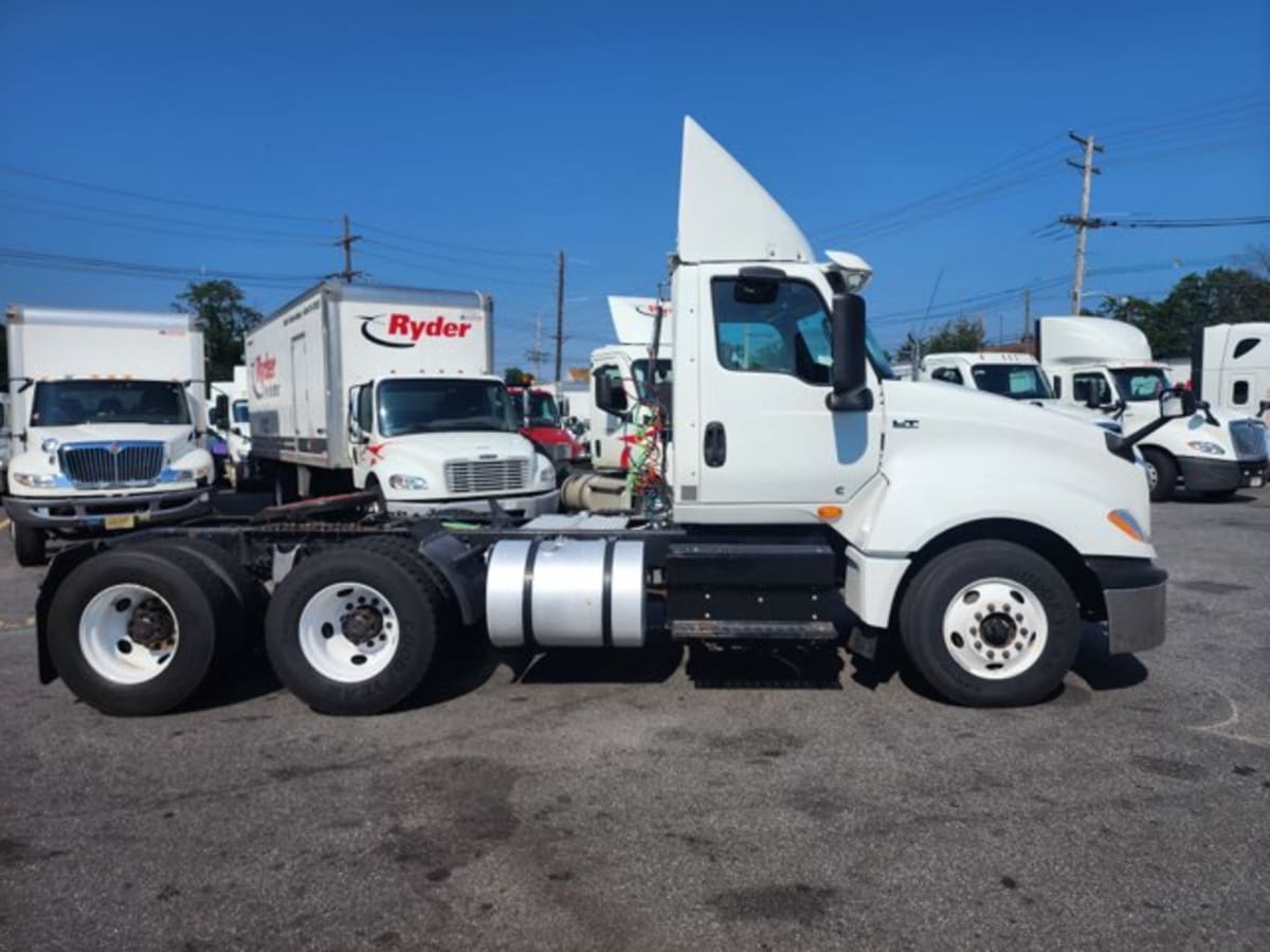 2019 International - image 9