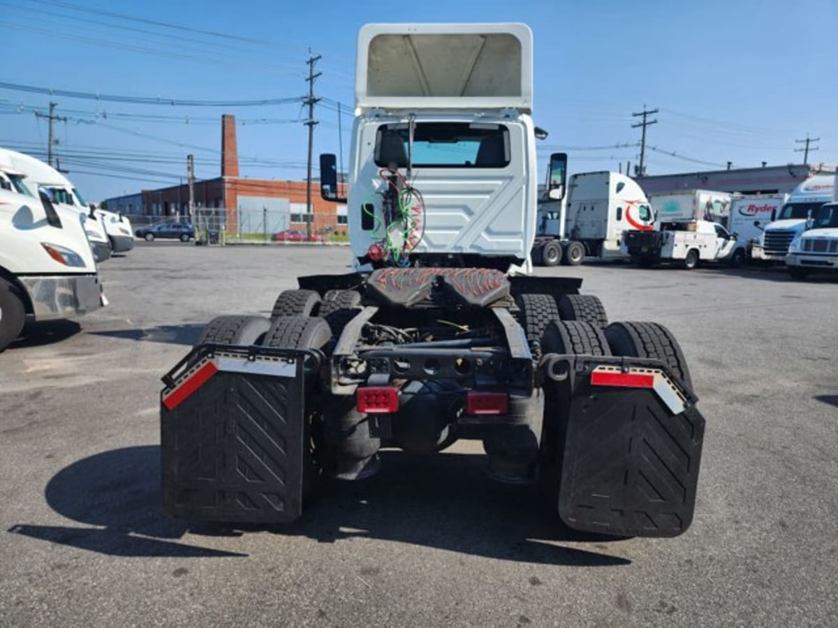 2019 International - image 5