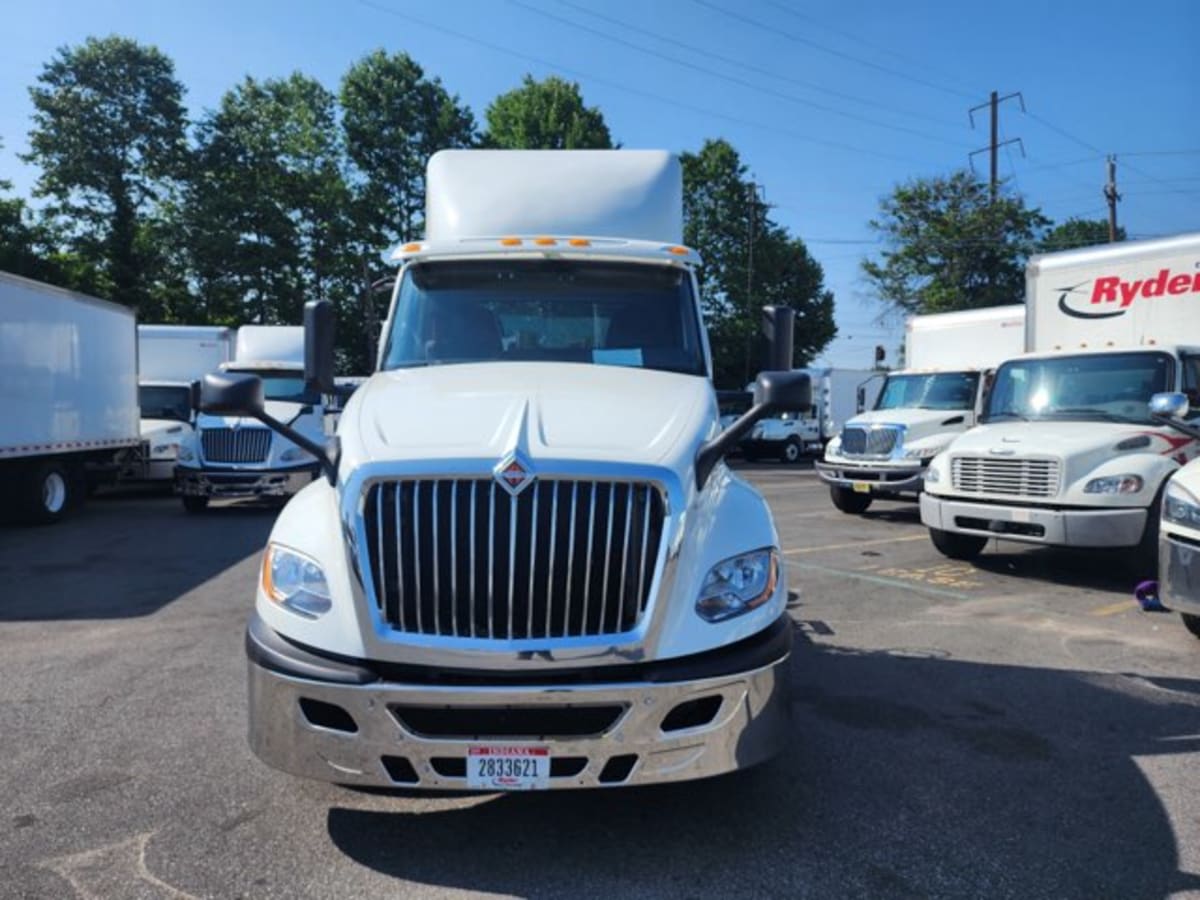 2019 International - image 2