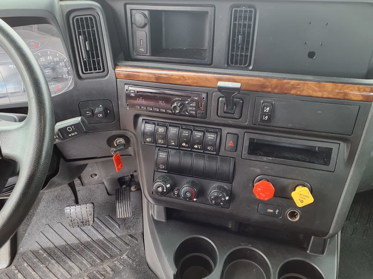 2019 Navistar International LT625 DAYCAB S/A 875401