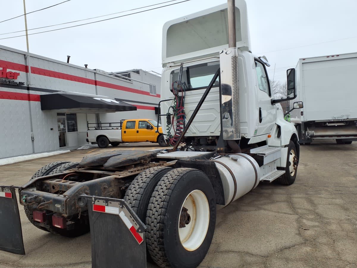 2019 Navistar International LT625 DAYCAB S/A 875401