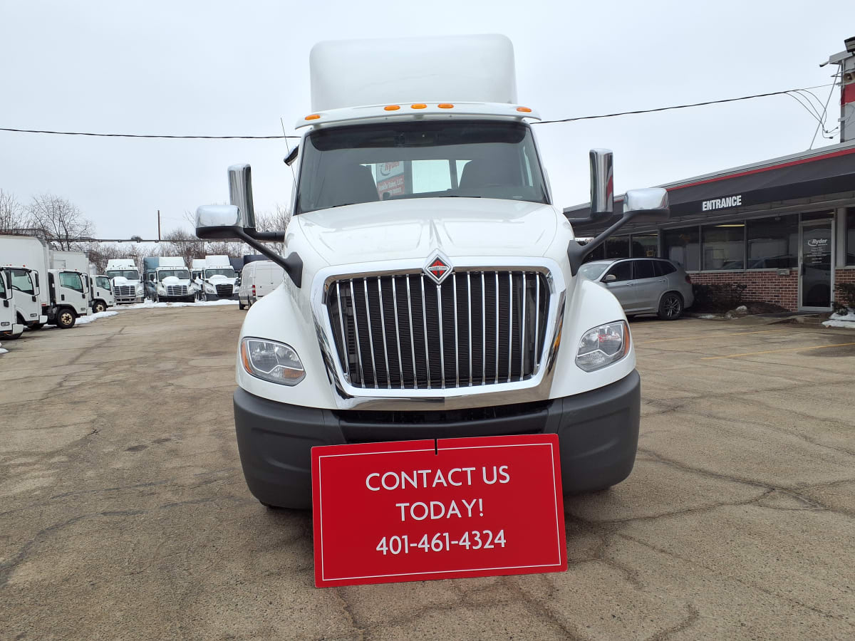 2019 Navistar International LT625 DAYCAB S/A 875401