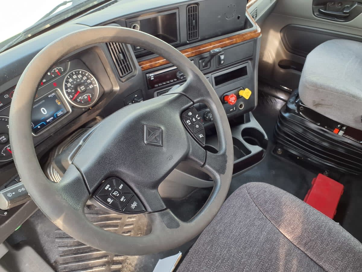 2019 International LT in Warwick, RI — photo 7