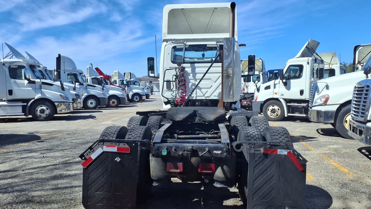2019 Navistar International LT625 DAYCAB T/A 875403