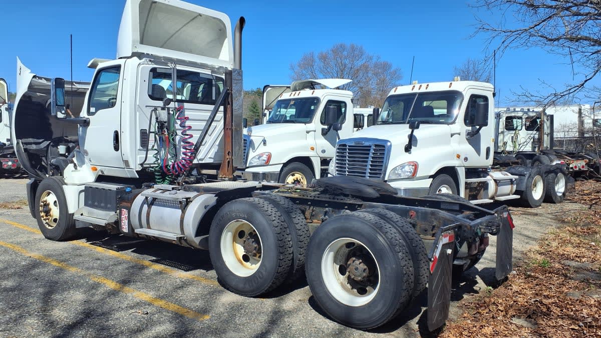 2019 Navistar International LT625 DAYCAB T/A 875403