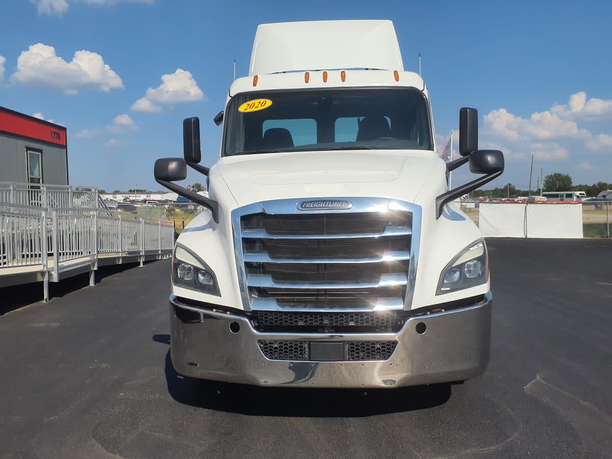 2020 Freightliner Cascadia in Clarksville, IN — photo 2