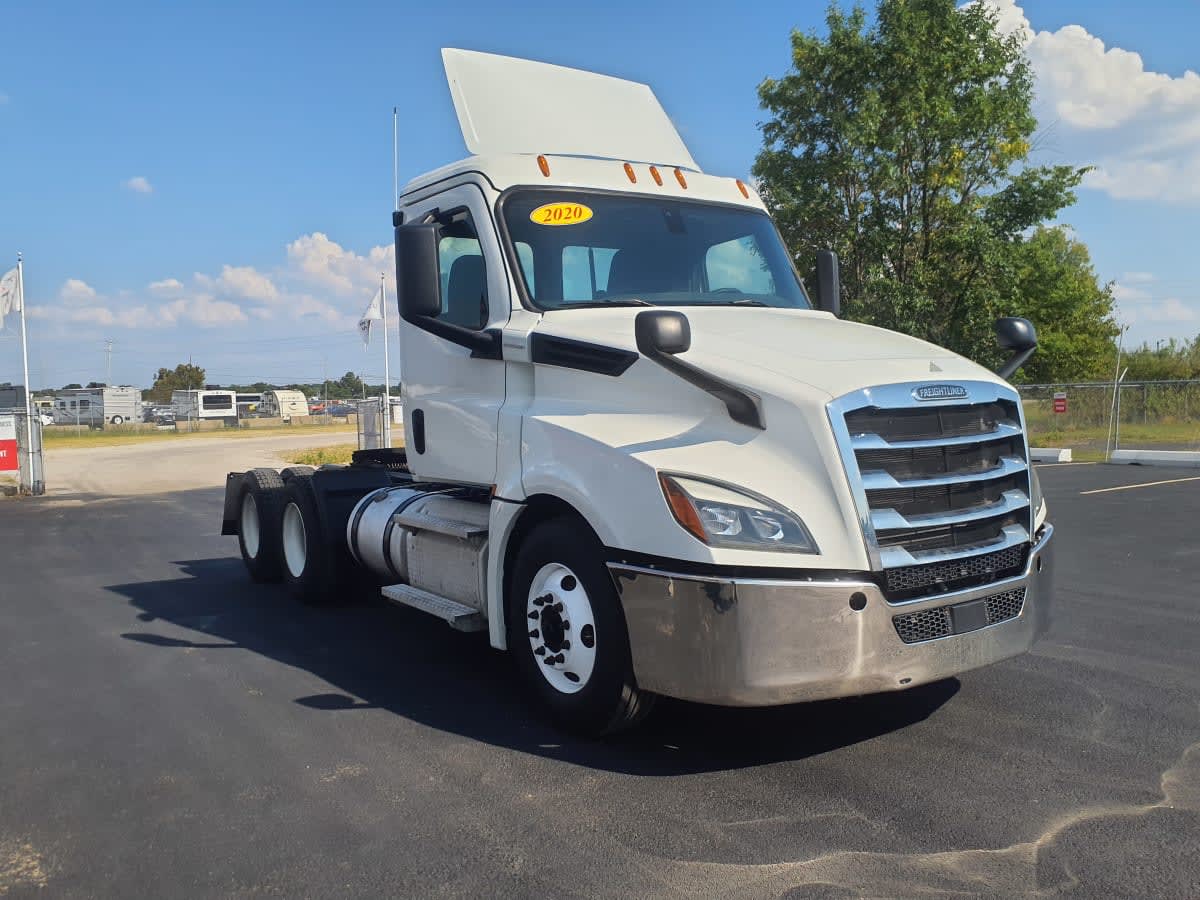 2020 Freightliner Cascadia in Clarksville, IN — photo 3