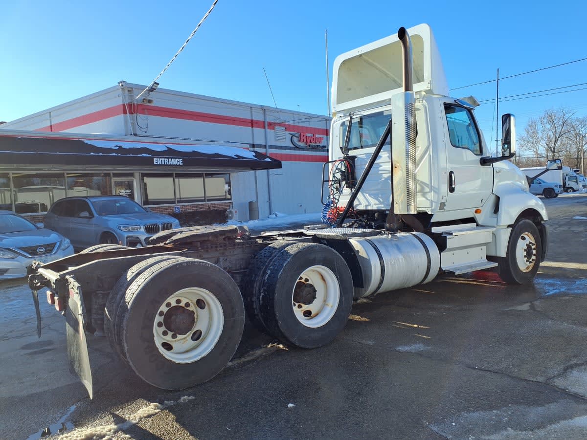 2019 Navistar International LT625 DAYCAB T/A 875421
