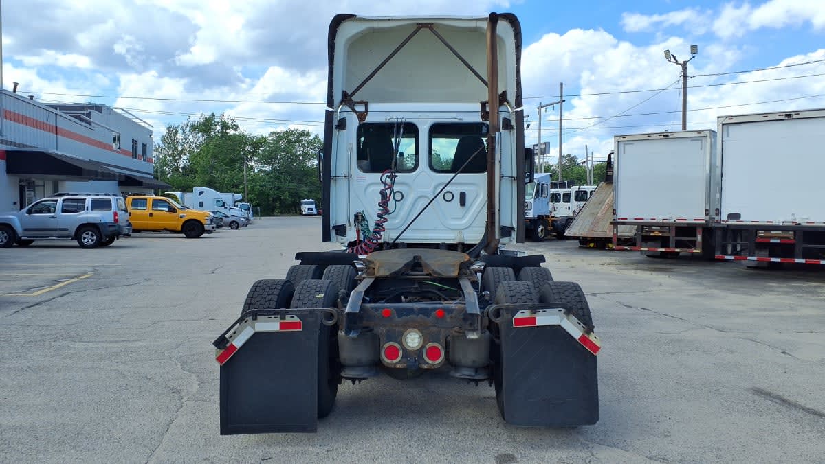 2019 Freightliner Cascadia in Warwick, RI — photo 5