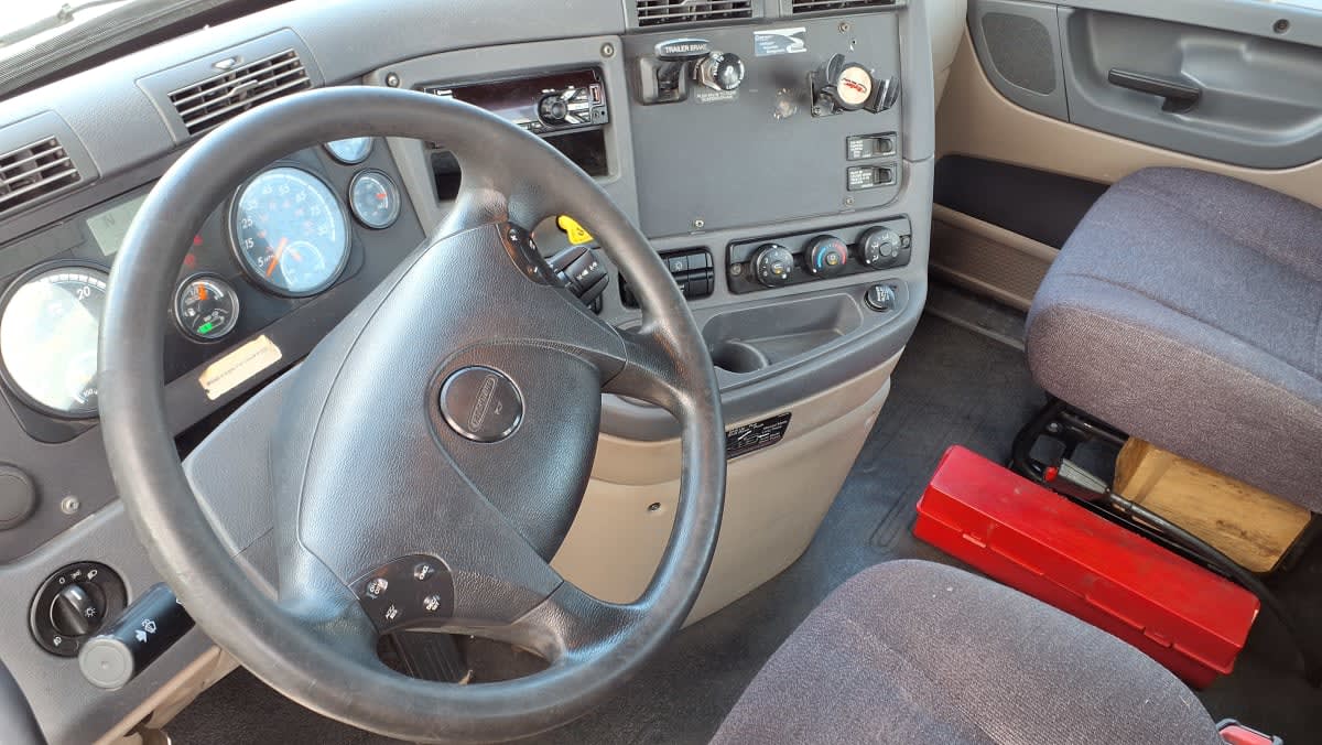 2019 Freightliner Cascadia in Warwick, RI — photo 7