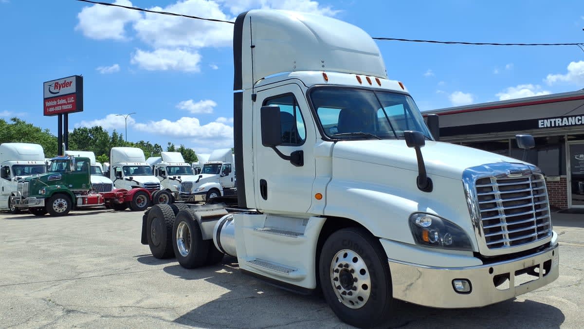 2019 Freightliner Cascadia in Warwick, RI — photo 3