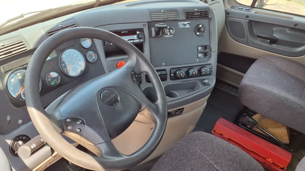 2019 Freightliner Cascadia in Warwick, RI — photo 7