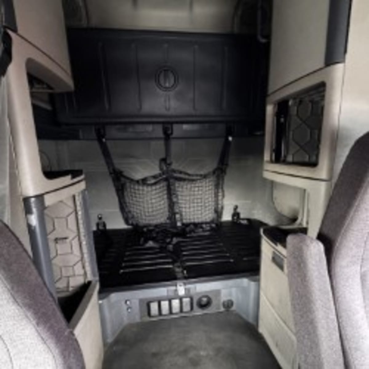 2020 Freightliner - image 8