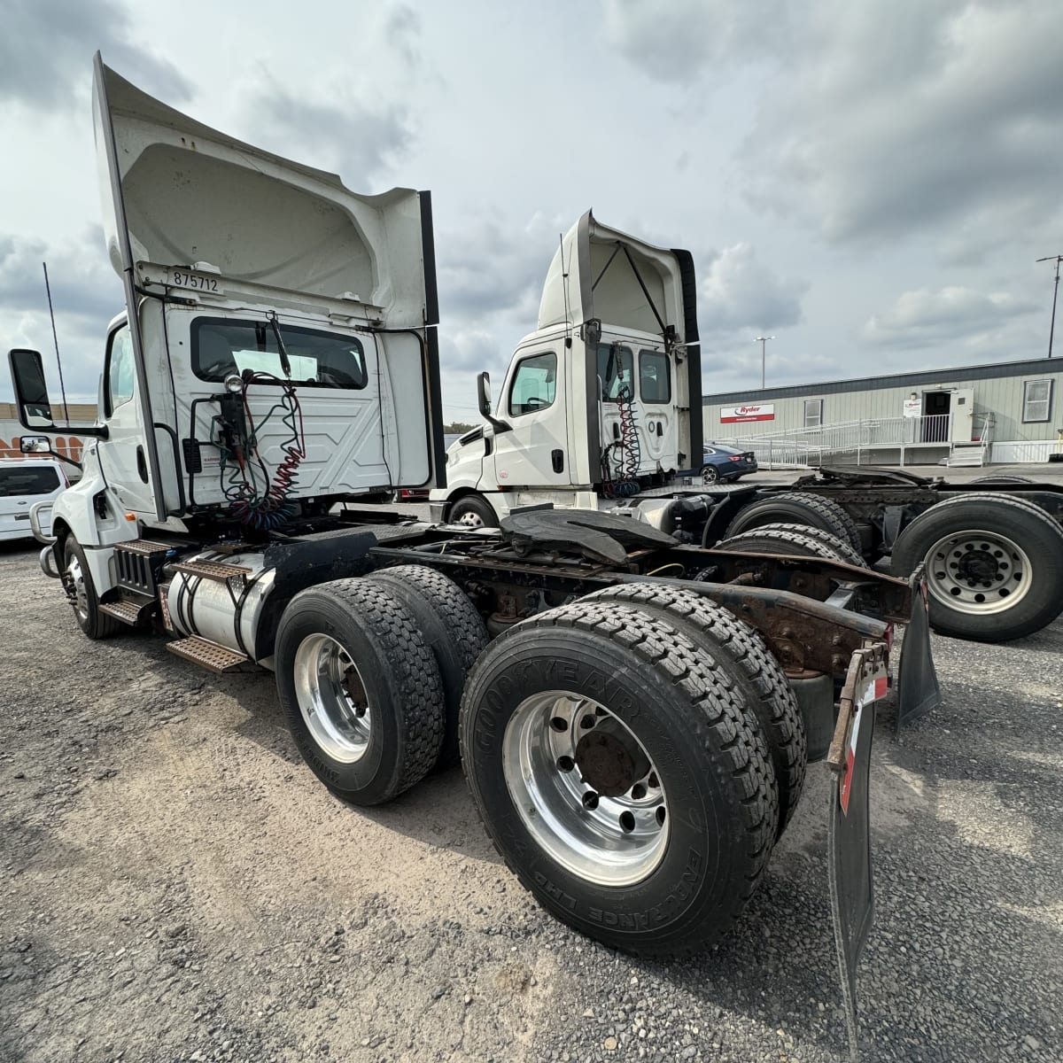 2019 Navistar International LT625 DAYCAB T/A 875712