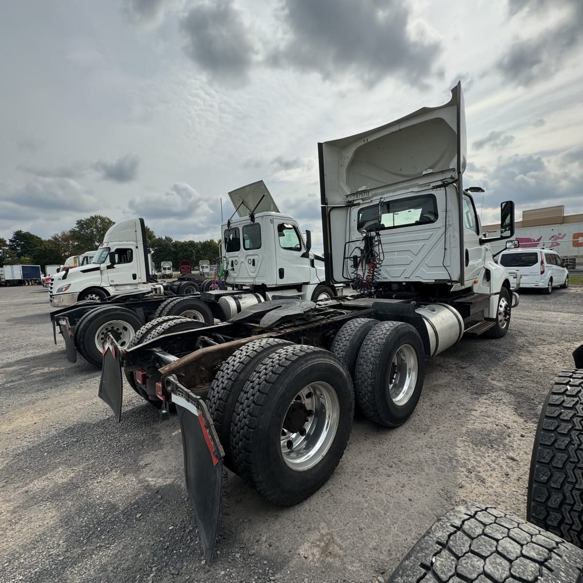 2019 Navistar International LT625 DAYCAB T/A 875712