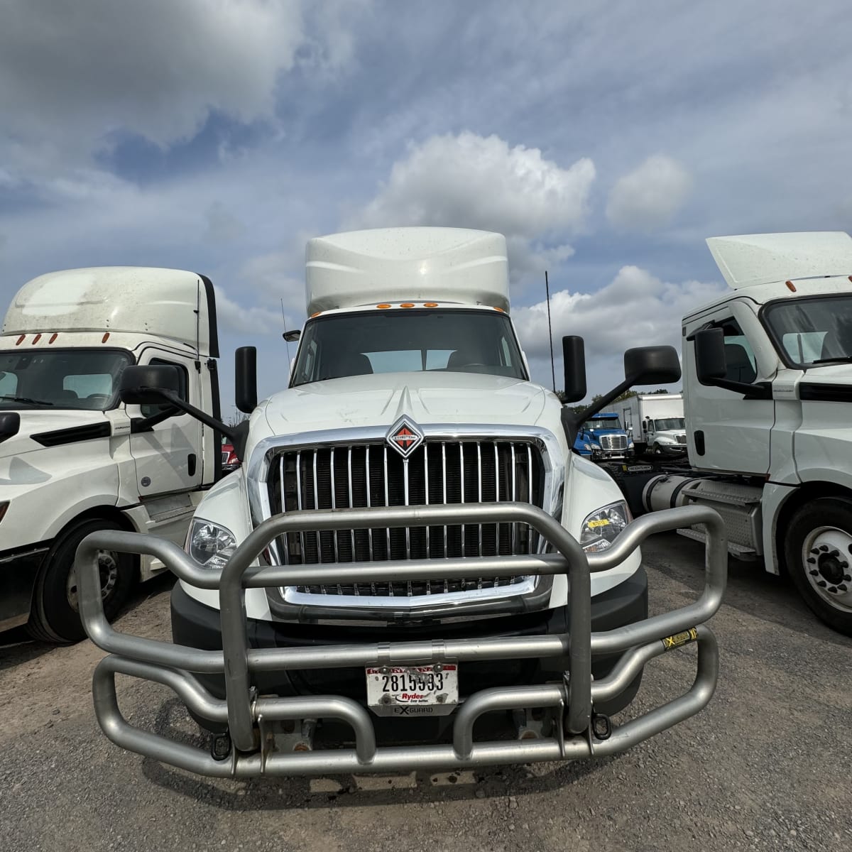 2019 Navistar International LT625 DAYCAB T/A 875712