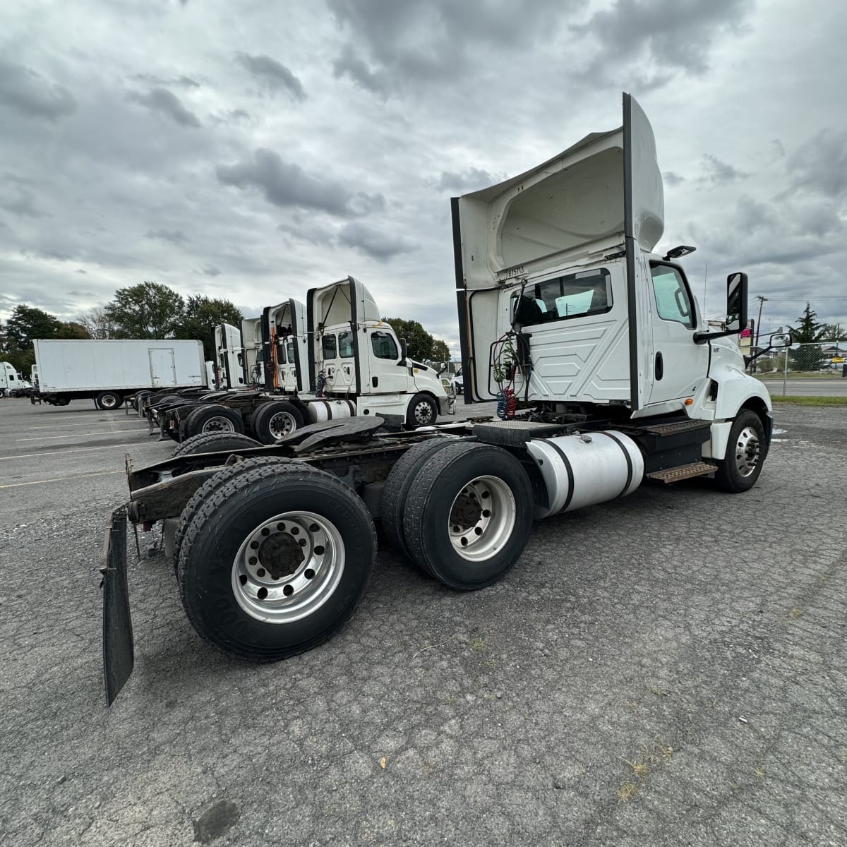 2019 Navistar International LT625 DAYCAB T/A 875713