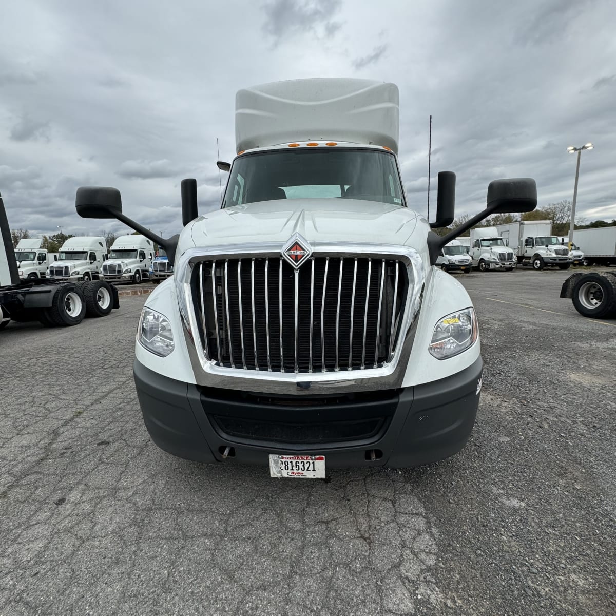 2019 Navistar International LT625 DAYCAB T/A 875713