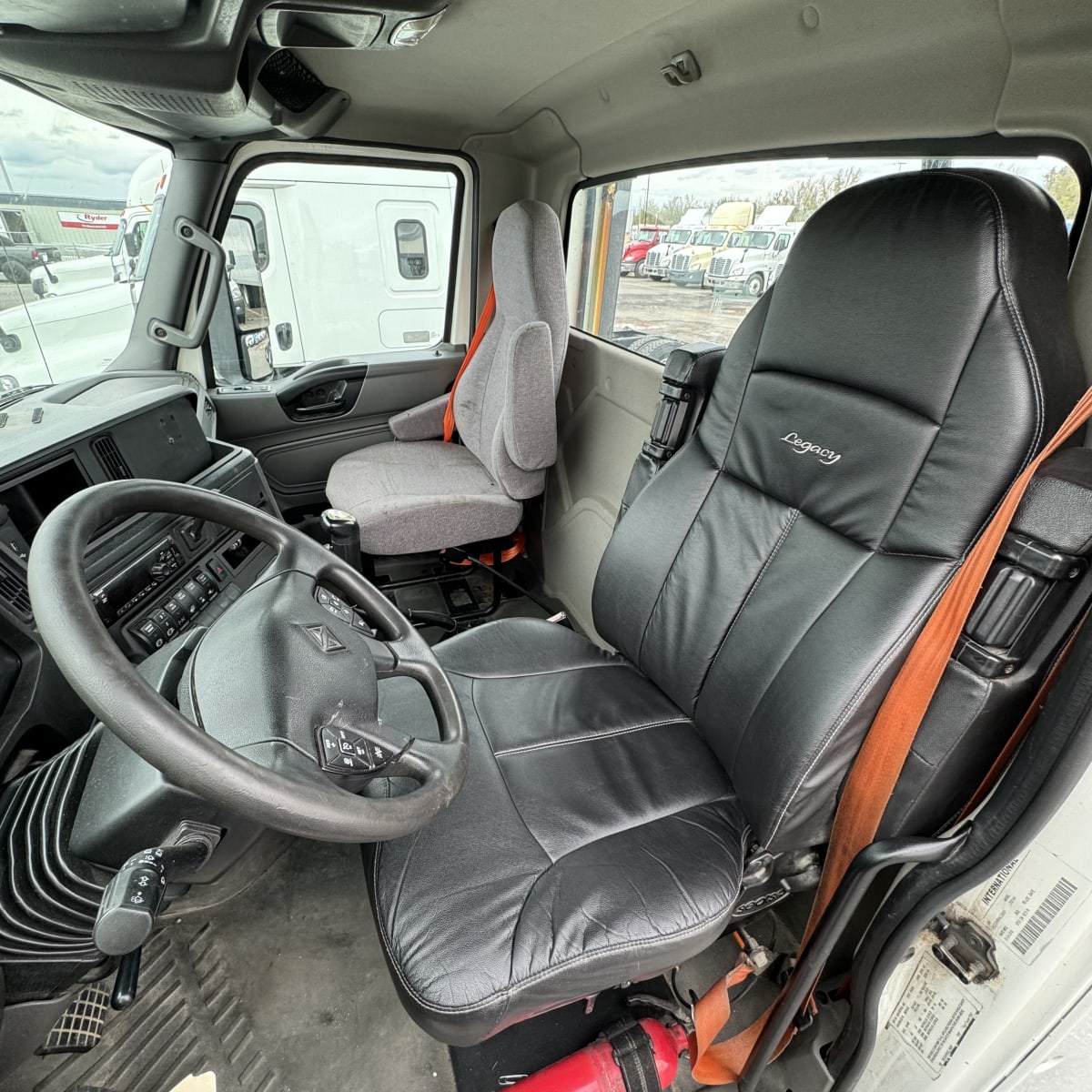 2019 Navistar International LT625 DAYCAB T/A 875713