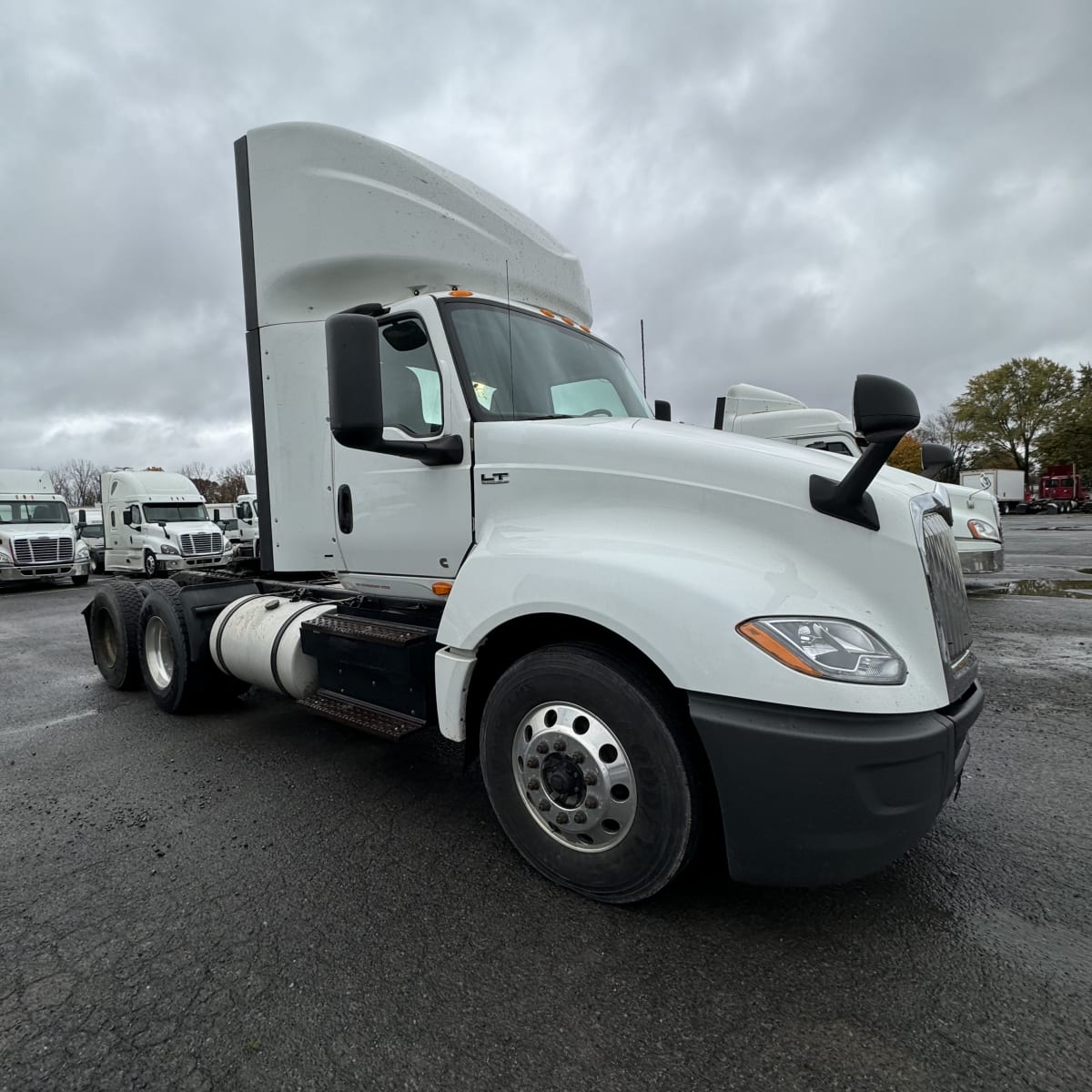 2019 Navistar International LT625 DAYCAB T/A 875714