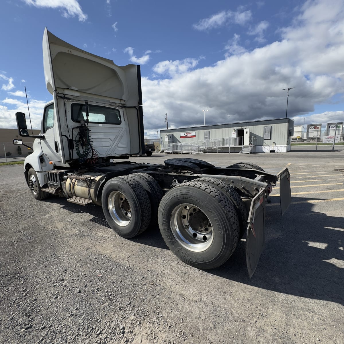 2019 Navistar International LT625 DAYCAB T/A 875716