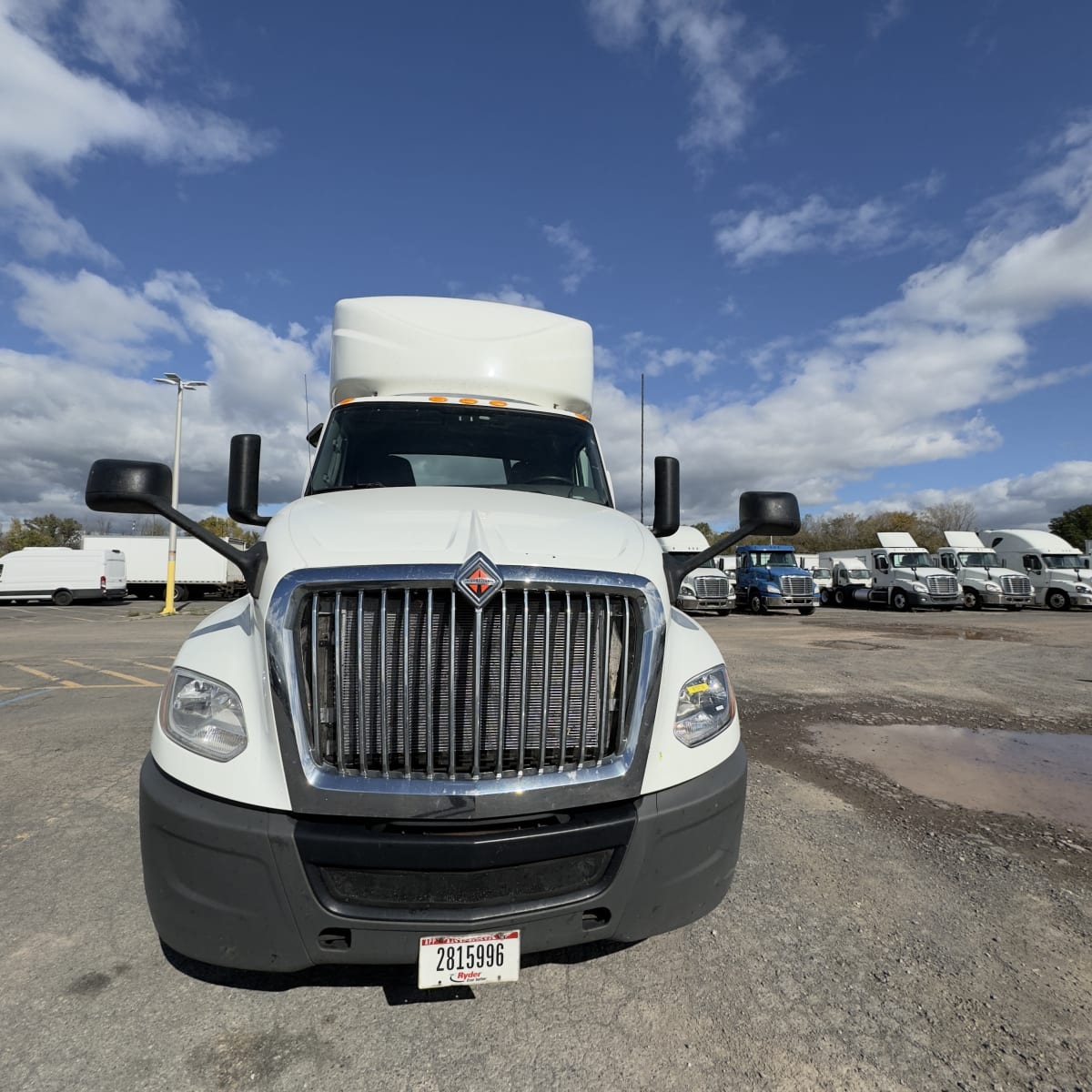 2019 Navistar International LT625 DAYCAB T/A 875716