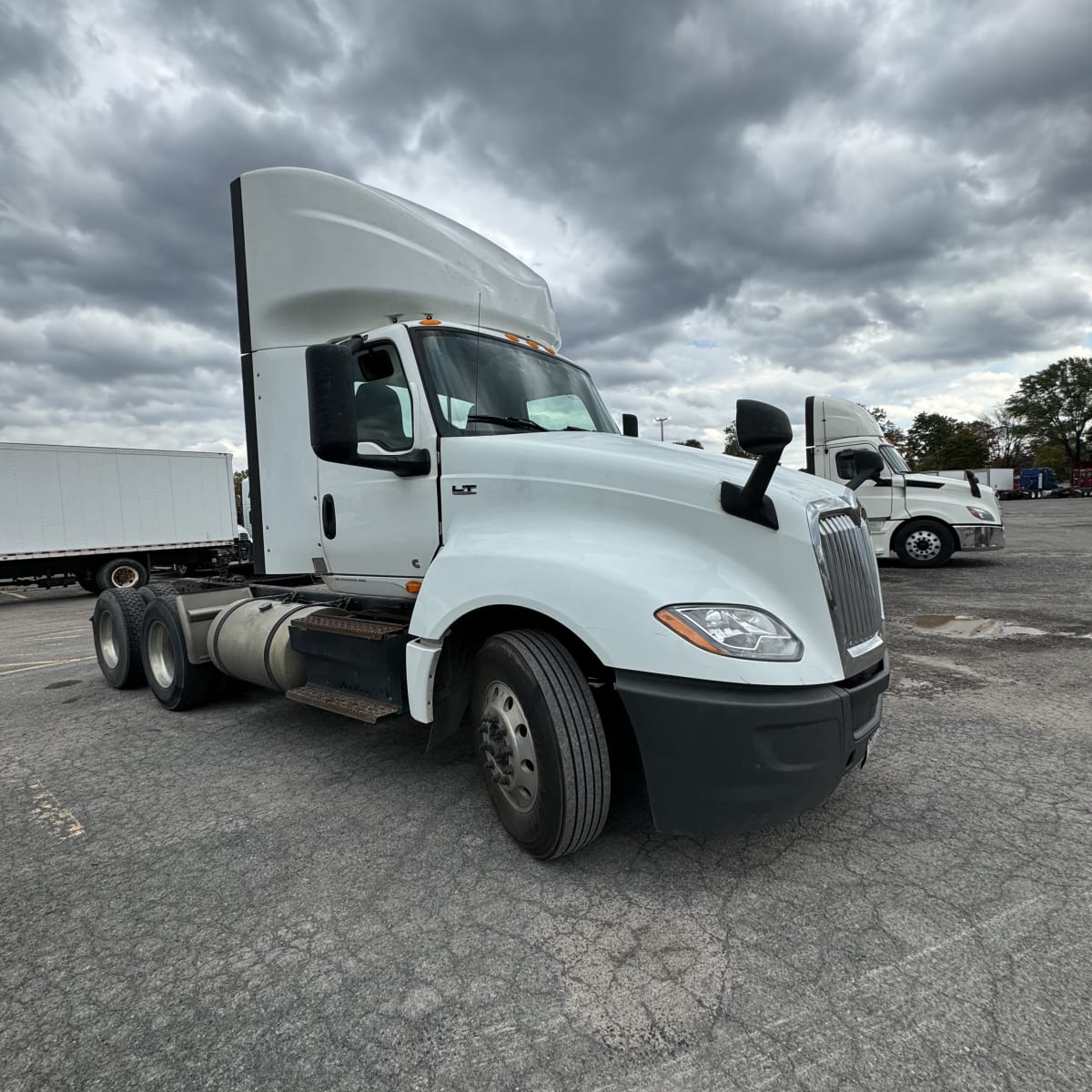 2019 Navistar International LT625 DAYCAB T/A 875718