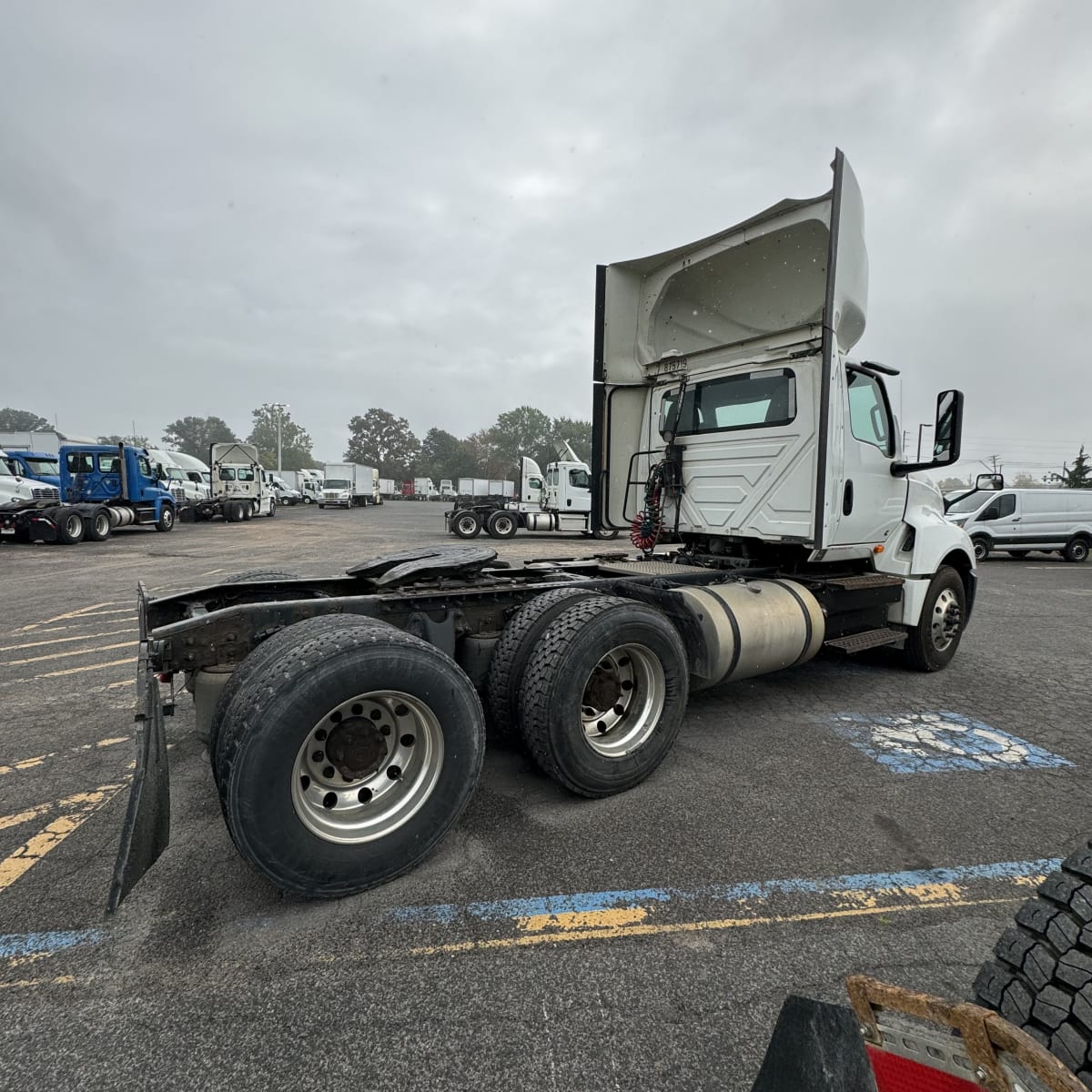 2019 Navistar International LT625 DAYCAB T/A 875719