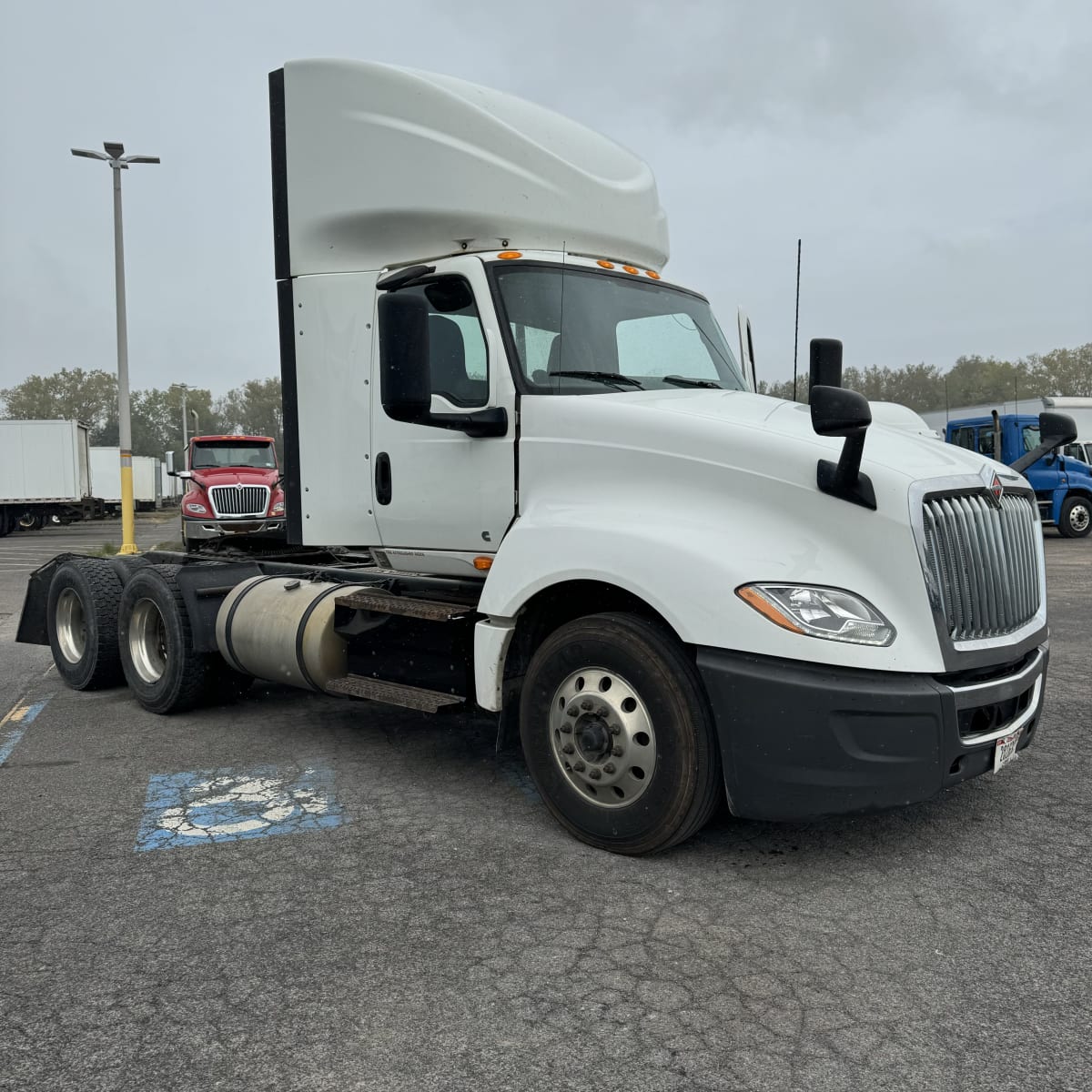 2019 Navistar International LT625 DAYCAB T/A 875719