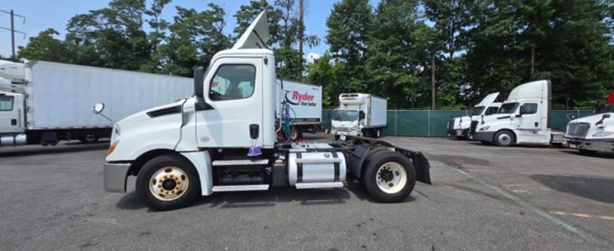 2020 Freightliner/Mercedes NEW CASCADIA 126 875752