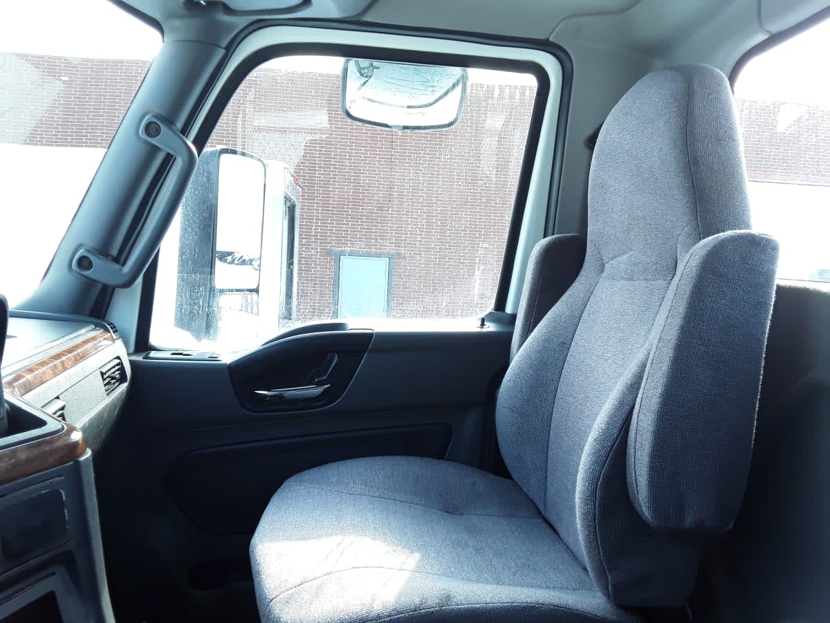 2019 Navistar International LT625 DAYCAB T/A 875789